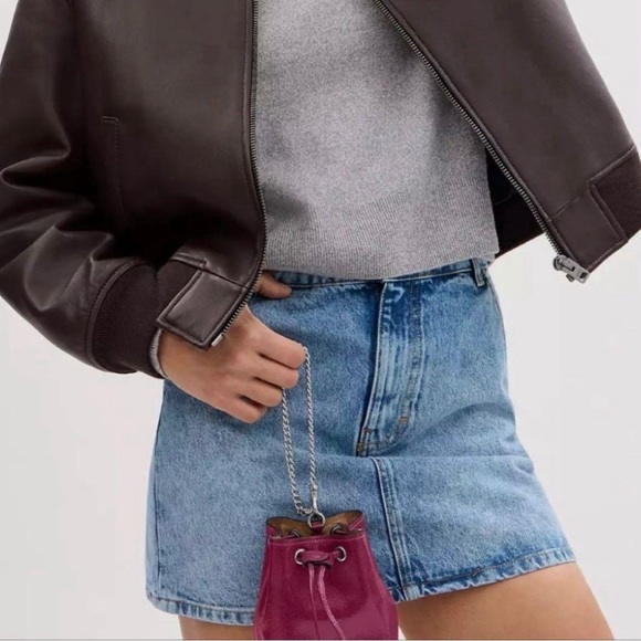 ✨ Coach Mini Bucket Bag Patent Leather in Berry – Chain Crossbody NWT - Picture 8 of 8